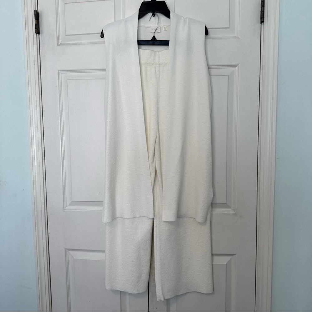 NWOT Cyrus a Set of Elegant Cream Sleeveless Cardigan and pants Sz M